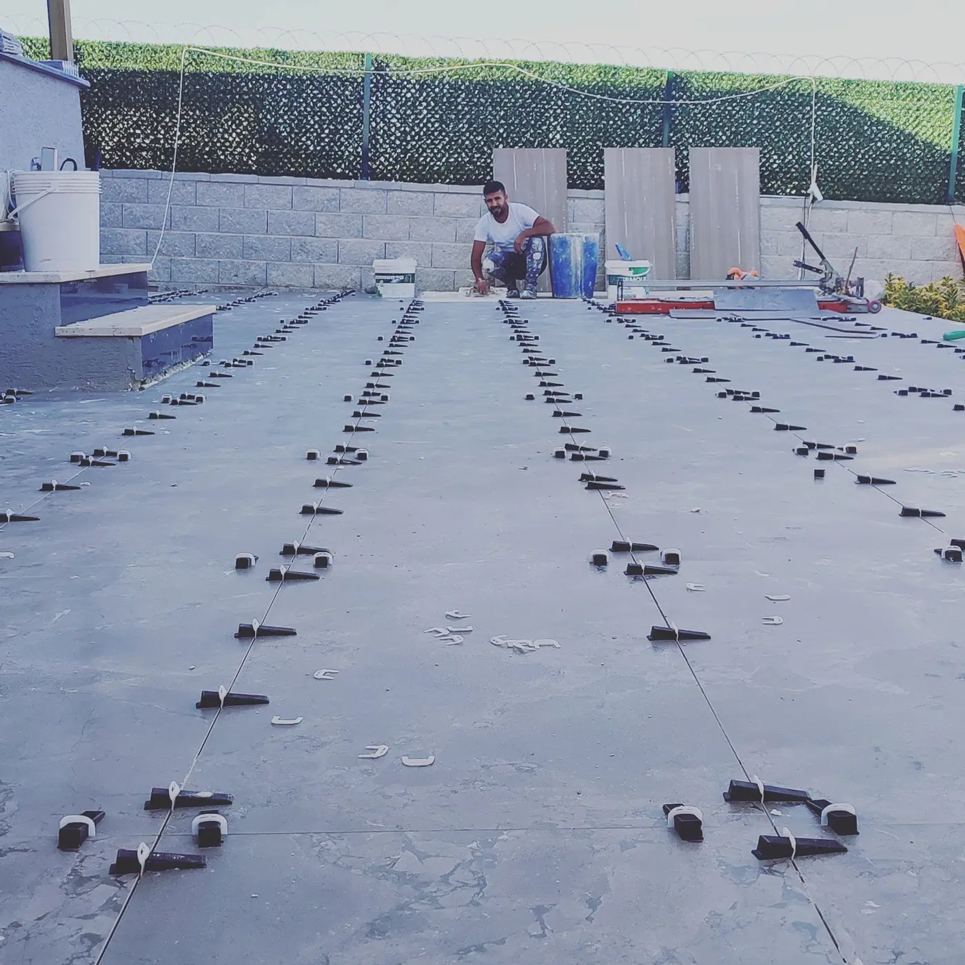 Balkon için kaymaz seramik kaplama örneği